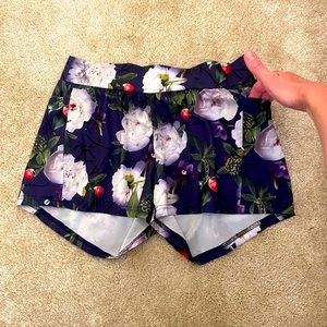 Oiselle Track Fan Shorts - Moody Floral